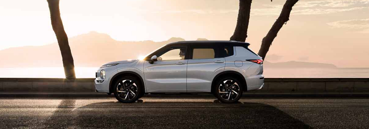 2025 Mitsubishi Outlander Plug-In Hybrid near Lansing, MI 2025 Mitsubishi Outlander Plug-In Hybrid near Lansing, MI