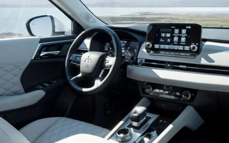 Lansing, MI - 2025 Mitsubishi Outlander Plug-In Hybrid's Interior Lansing, MI - 2025 Mitsubishi Outlander Plug-In Hybrid's Interior