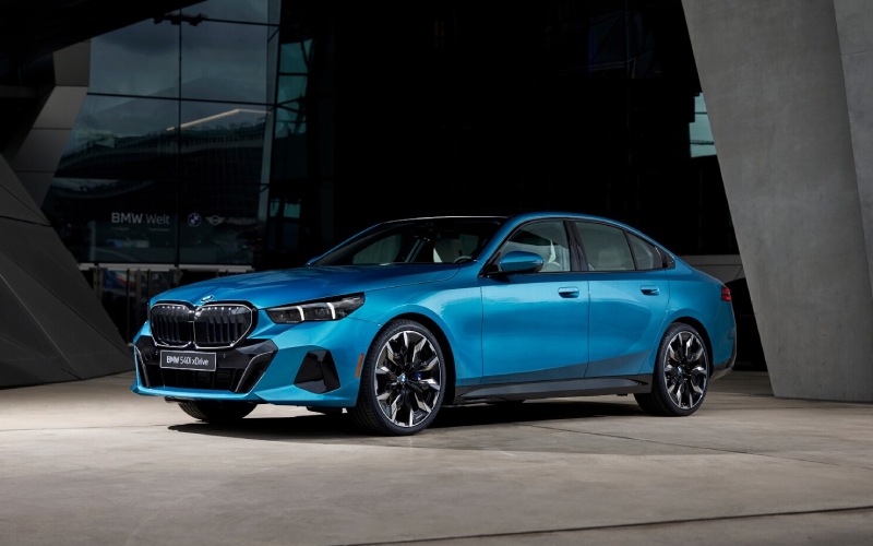 2026 BMW 530i xDrive Overview 2026 BMW 530i xDrive Overview