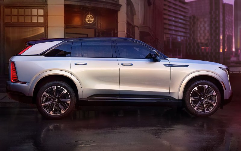 Bloomington, IL - 2025 Cadillac Escalade IQ's Exterior