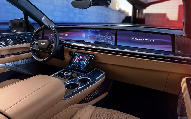 Bloomington, IL - 2025 Cadillac Escalade IQ's Interior