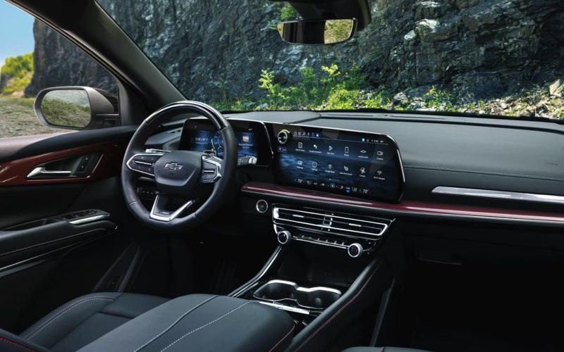 Kankakee, IL - 2025 Chevrolet Traverse's Interior