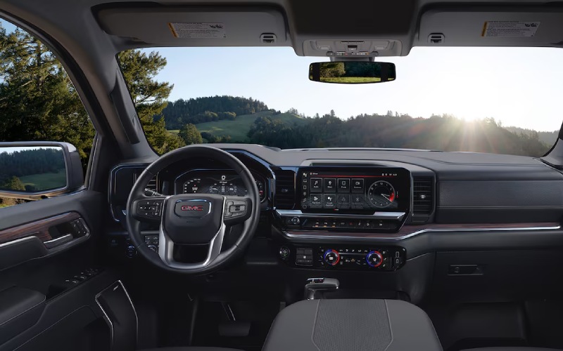 Marengo, IA - 2025 GMC Sierra 1500's Interior