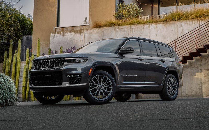 Is the 2025 Jeep Grand Cherokee L’s Third Row and Cargo Space Truly Family-Ready for Glenview, IL Drivers?