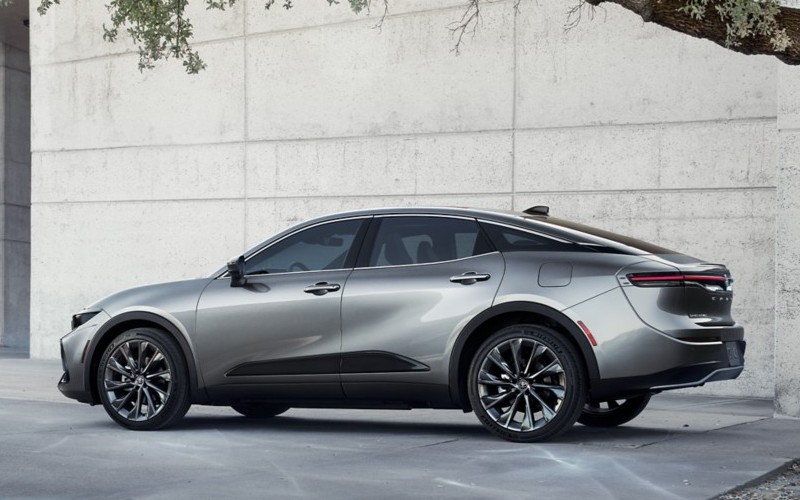 Hybrid AWD Confidence for Rainy Road Trips: Toyota vs. Honda in Kirkland, WA