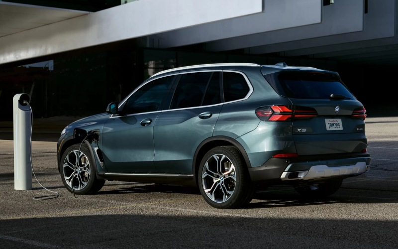 Do I need premium gas for the 2026 BMW X5 xDrive40i in Schaumburg, IL?