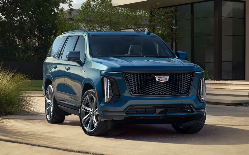 Is Super Cruise standard on the 2026 Cadillac Escalade for daily driving around Peoria, IL?