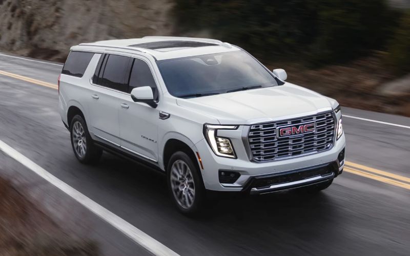Super Cruise hands-free confidence in the 2026 GMC Yukon XL for Holland, MI highway drives
