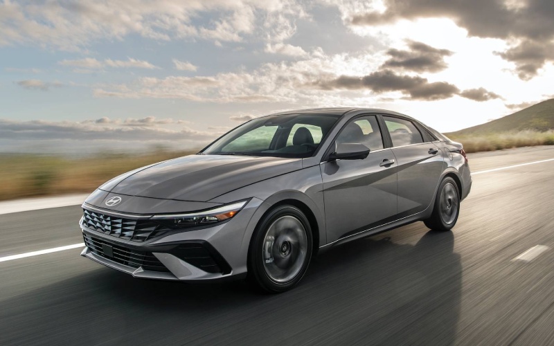 SmartSense Confidence and Dual-Screen Clarity in the 2026 Hyundai Elantra for Everyday Driving around Wood River, NE