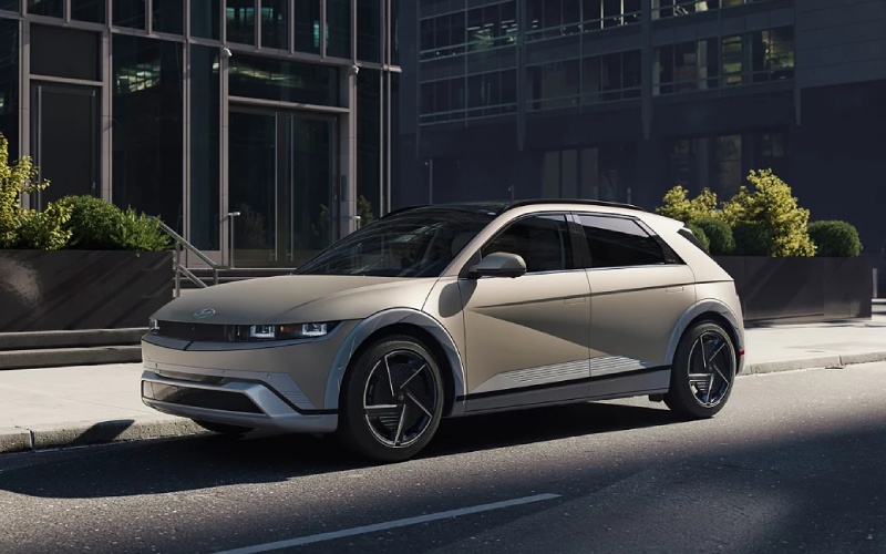 2026 Hyundai IONIQ 5 vs 2026 Tesla Model Y — Which EV charges faster for weekend trips around Irvine, CA?