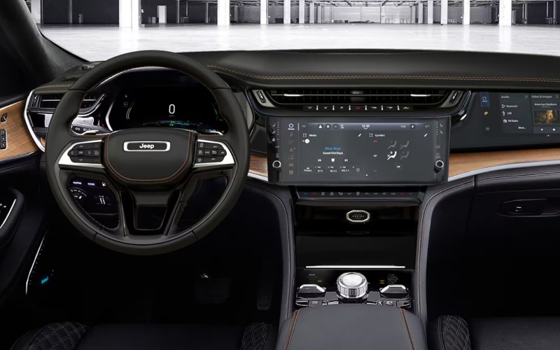 Elgin, IL - 2026 Jeep Grand Cherokee's Interior