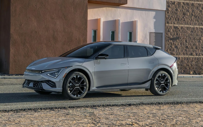How quickly can a 2026 Kia EV6 charge for daily driving around Newport Beach, CA?
