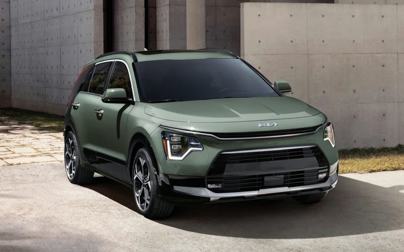 How the 2026 Kia Niro Hybrid’s Dual Displays and Cargo Flexibility Serve Families around Laguna Niguel, CA