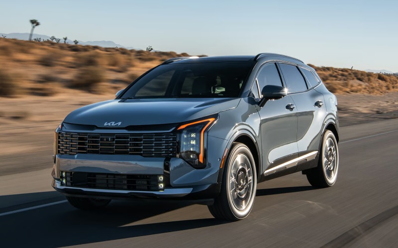 How does AWD in the 2026 Kia Sportage Hybrid handle winter roads around Menomonie, WI?