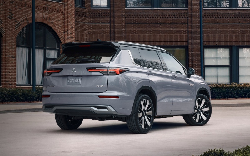 5 Buying Considerations Before You Choose Your Mitsubishi Outlander Plug-In Hybrid
