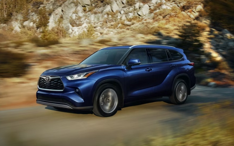 Which three-row SUV gives better winter-road confidence around Kalispell, MT — the 2026 Toyota Highlander or 2026 Hyundai Palisade?