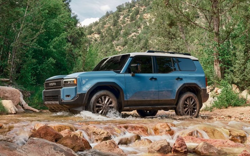 Which SUV handles daily driving and off-road trails better around Kent, WA — 2026 Toyota Land Cruiser or 2026 Jeep Wrangler?