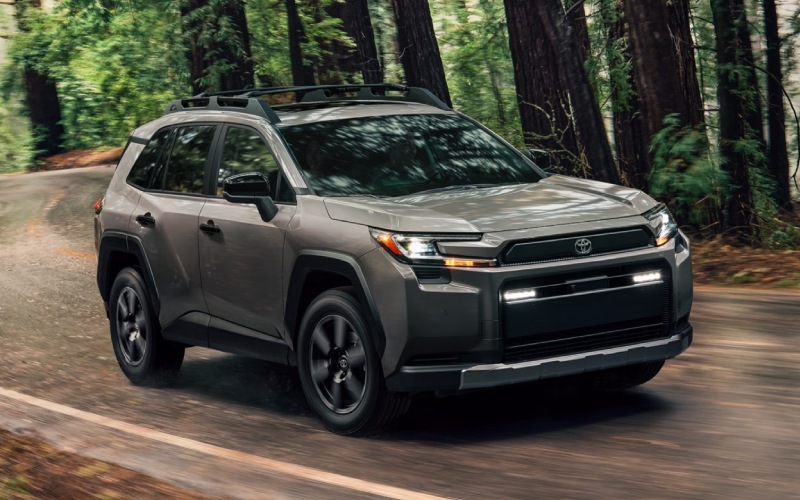 Which SUV Handles Montana Winters Better around Lewistown, MT — the 2026 Toyota RAV4 or 2026 Honda CR-V?