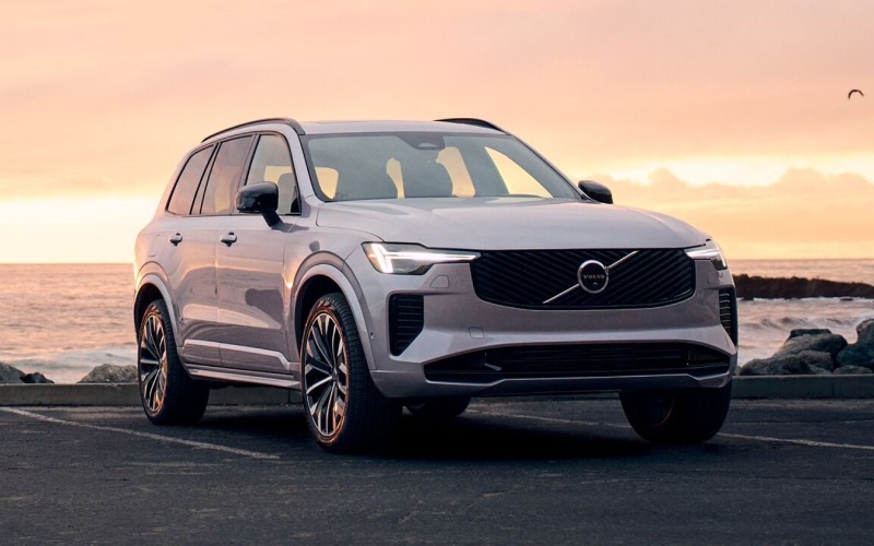 Why the 2026 Volvo XC90 Plug-in Hybrid Fits Three-Row Luxury Driving Around Daytona Beach, FL